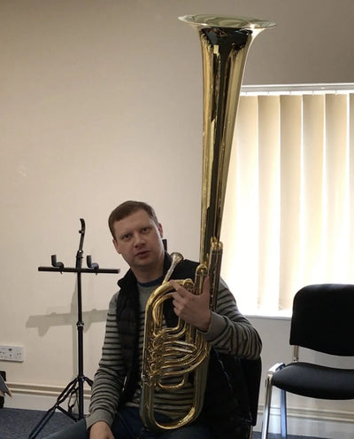 Ian Foster prueba el prototipo Wessex OTS Saxhorn